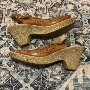 Spring Step Stylish Tan Wedge Sandals / Size 40 (9)